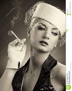 mujer-que-fuma-hermosa-9076288